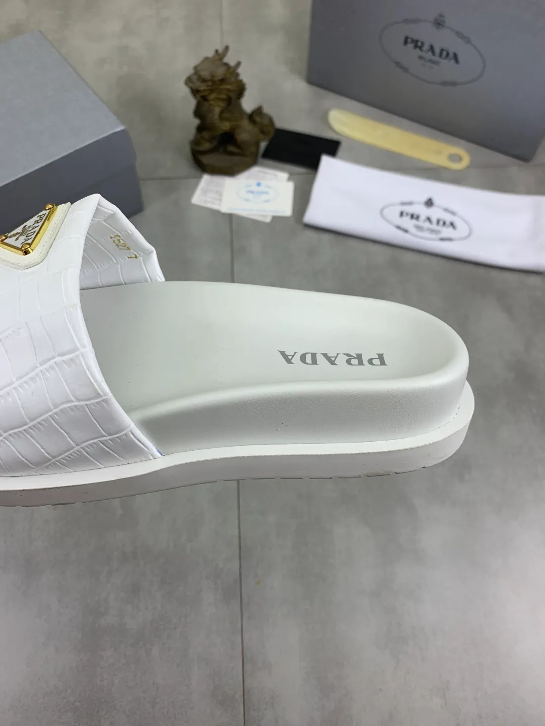 Men's shoes 💰P320💰【New style】🎁🎁🎁 PRADA Prada's new casual slippers, original official website, perfect workmanship, conveying a kind of noble luxury, sublimating its definition of luxury in Prada's high-end extraordinary craftsmanship. Original combination outsole, code number: 38-44 (45 customized) Multiple colors 🉑️ to choose from